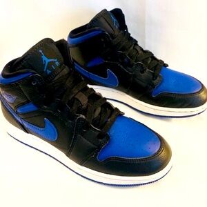 Jordan 1 Mid ‘Black Hyper Royal
